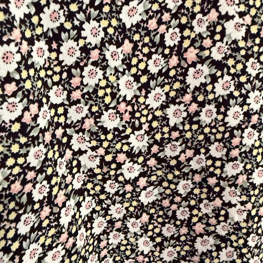 Floral Black and White Floral Women's Top, Size XL - Picture 2 of 5